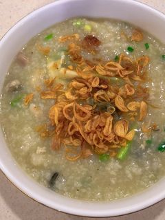 Hình của món Cháo hàu tép rong nấu nấm.