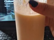 Una foto de yogurth de durazno