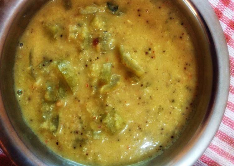 Pudalangai Kootu / Snake-Gourd in Lentil stew