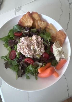 A picture of Easy Tuna Salad.