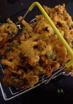 A picture of Pyaz ke pakoray.
