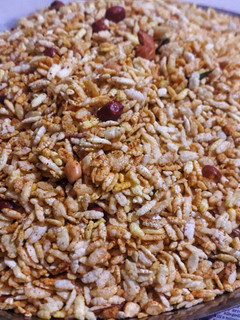 दगडी पोहे चिवडा (dagadi pohe chivda recipe in marathi) रेसिपी चे मुख्य फोटो