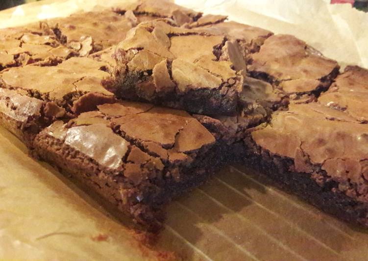 Simple Way to Make Any-night-of-the-week My quarantine fudge brownies #stayathome 😉👍