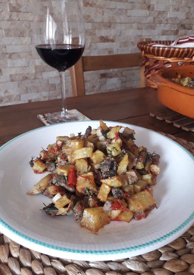 Una foto de Frito de cordero -krumplis bárány sült-spanyolos ételek magyarul