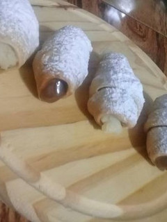 Una foto de Cañoncitos de dulce de leche y crema pastelera 😋😉❤