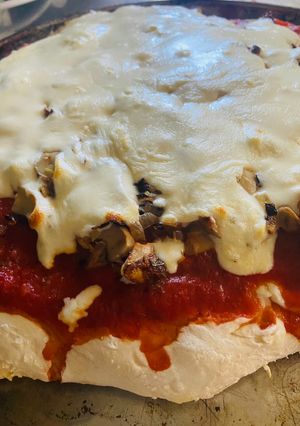 Una foto de Pizza de cebolla y champiñones🥰