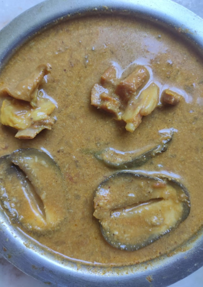 நாட்டுக் கத்திரிக்காய் மட்டன் குழம்பு செய்முறை முக்கிய புகைப்படம்