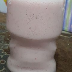 A picture of Strawberry cornflakes smoothie.