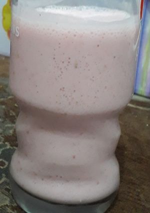 A picture of Strawberry cornflakes smoothie.