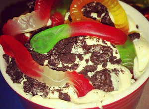 A picture of Oreo Cheesecake Dirt Cups.