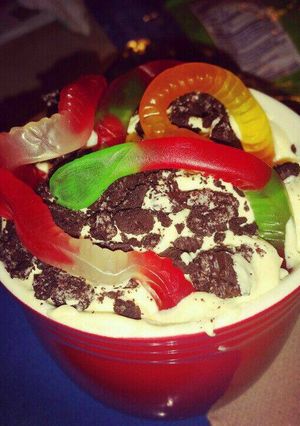 A picture of Oreo Cheesecake Dirt Cups.