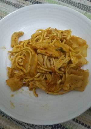 Hình của món Mì tàu hủ xào ức gà, kim chi, phô mai.
