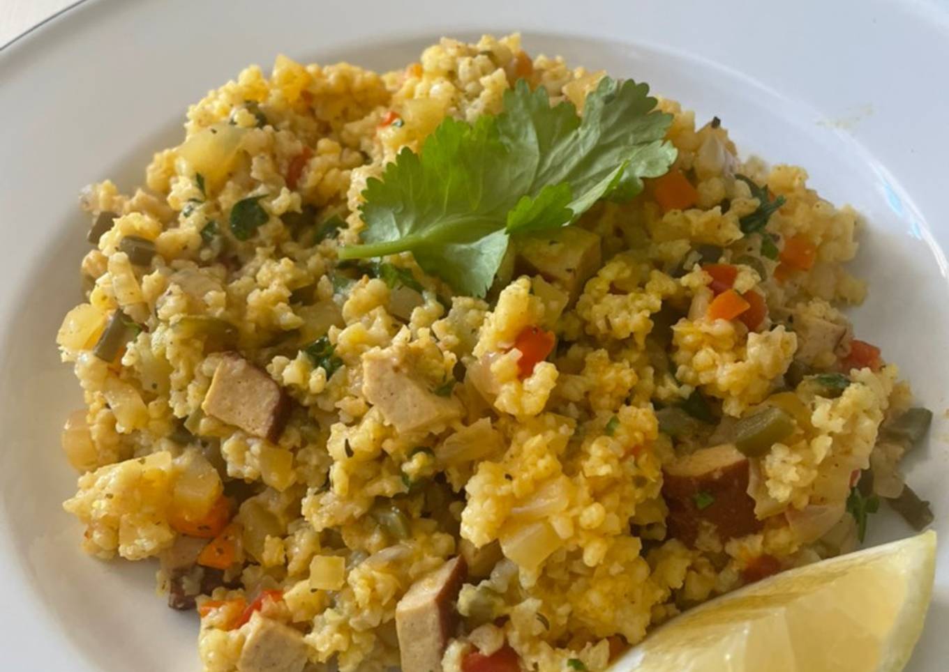 Mijo estilo India con verduras y tofu ahumado