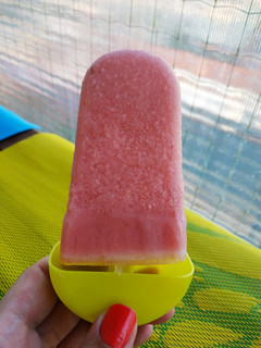 Una foto de Helado de Sandía y Fresa 🍉🍓🌡️🌞