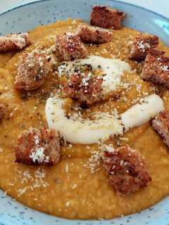 Una foto de Crema de Porotos con Rienda