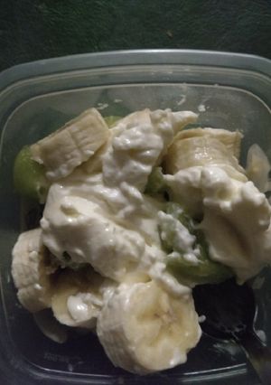 Una foto de Plato de frutas y queso light 😁