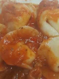 Una foto de Capelettis de ricota, queso y jamón