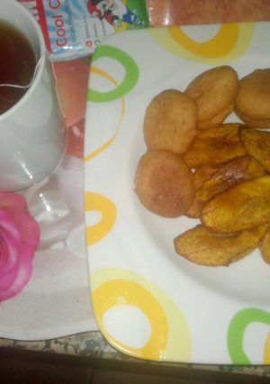 A picture of Akara with fried plantain and lipton.