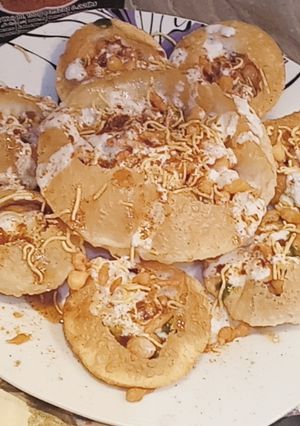 A picture of Shahi Kachori chat.
