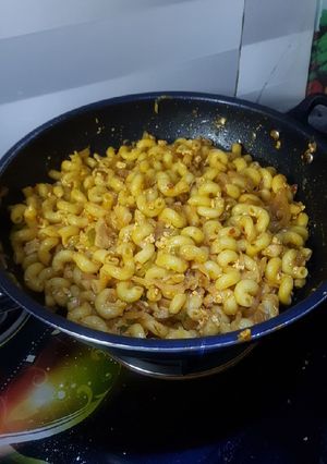 A picture of MACRONI 👍.