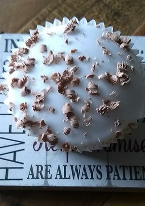 A picture of Salted Caramel and Chocolate Chip Cup Cakes.