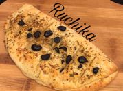 A picture of round garlic bread