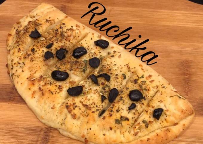 How to Make Quick Stuffed Garlic Bread