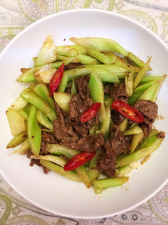 西芹炒牛肉 的食譜成品照片