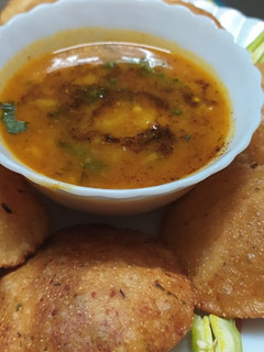बेडमी पूरी (Bedmi poori recipe in Hindi) रेसिपी मुख्य फोटो