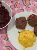 Croquetas de atún con arroz y ensalada