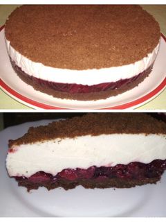 Meggyes tejfölös túrótorta kekszalapon recept fotója