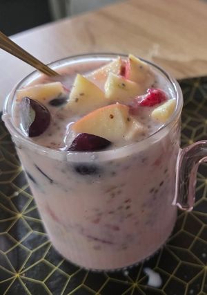 A picture of Chia fruit drink.
