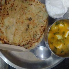 A picture of Aloo ka paratha.