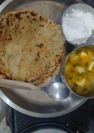 A picture of Aloo ka paratha.
