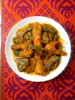 সিম দিয়ে পোয়া মাছের পাতুরি রেসিপির প্রধান ছবি