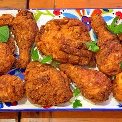 A picture of Snoop Dogg’s potato chip fried chicken.