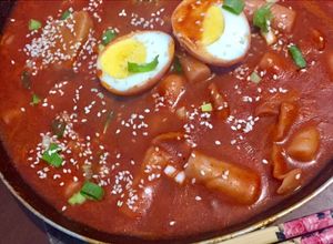 Foto resep Teokbokki / Tteokbokki / Tteokpokki / Homemade (Saus Gochujang)