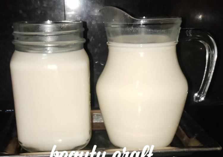 Langkah Mudah untuk Menyiapkan Susu kacang kedelai homemade yang Lezat Sekali