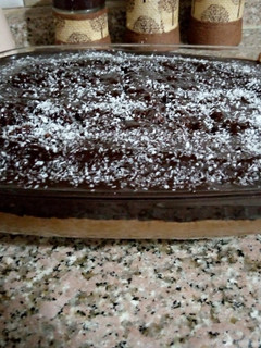 صورة لوصفة كيكة مغطاة بالشوكولاته
