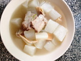 แกงจืดหัวไชเท้ากระดูกหมูใส่ปลาหมึกแห้ง