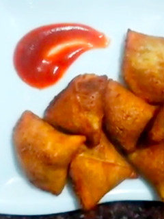 A picture of Quick party samosas.