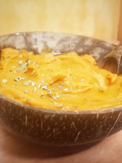 Una foto de Puré de boniato y cúrcuma