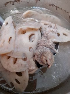 蓮藕軟骨湯 的食譜成品照片