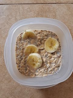 A picture of Peanut Butter Banana Overnight Oats.