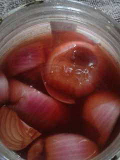 A picture of Red vinegar onion.