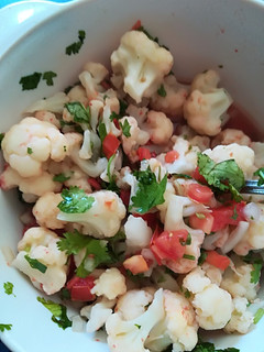 Una foto de Ceviche de coliflor.ॐ