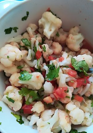 Una foto de Ceviche de coliflor.ॐ