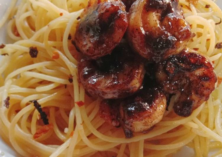Spaghetti Aglio Olio dan Udang Lada Hitam
