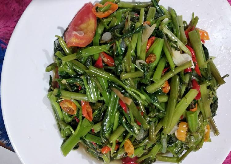 Tumis kangkung pedask