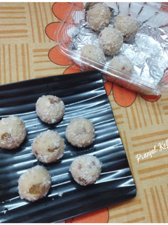 A picture of Desiccated Coconut Laddoo.